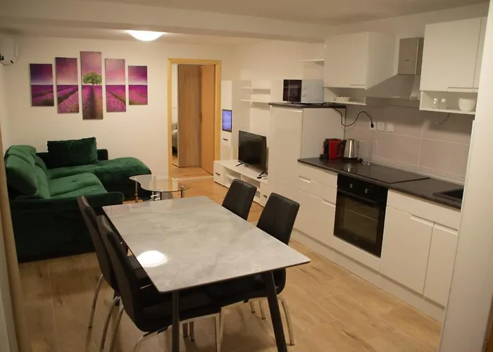 Cosy Charming Near The Palace *