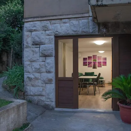 Cosy Charming Near The Palace